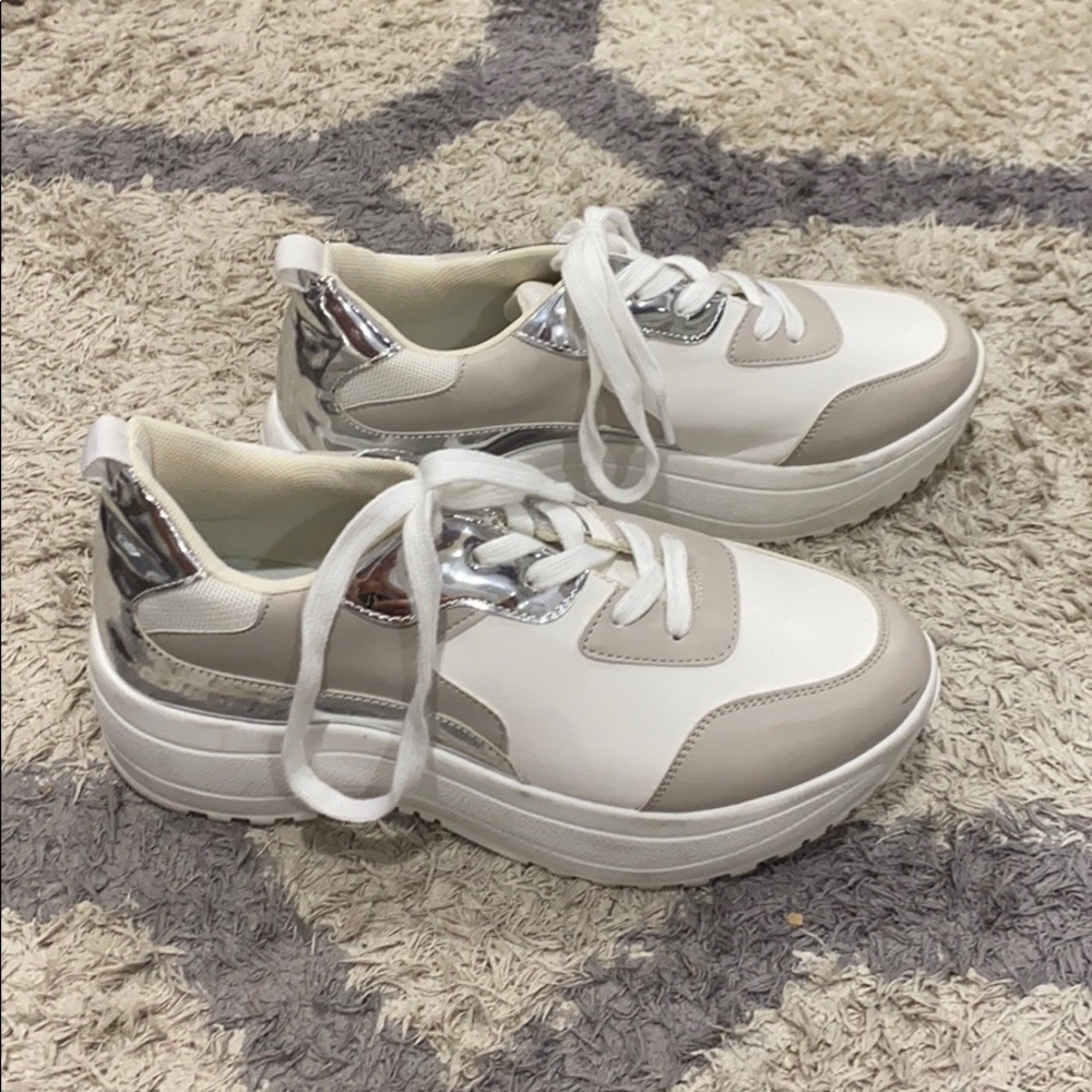 Platform vibrant sneakers